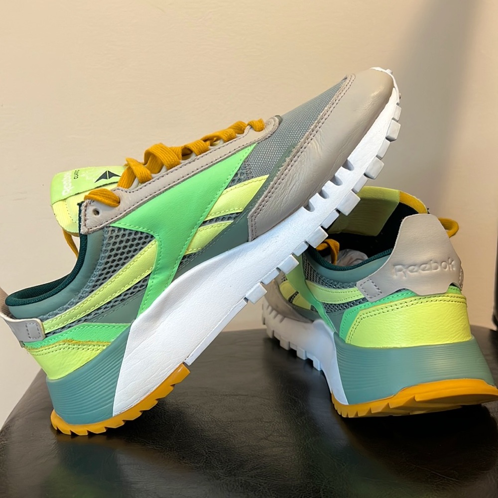 Reebok Leather Legacy Unisex in Harmony Green (Mens 7.5/Womens 9)